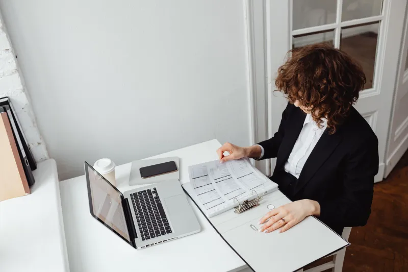 The Clipboard Aristocracy: Meet the Executives Who Have Literally Never Typed Their Own URL